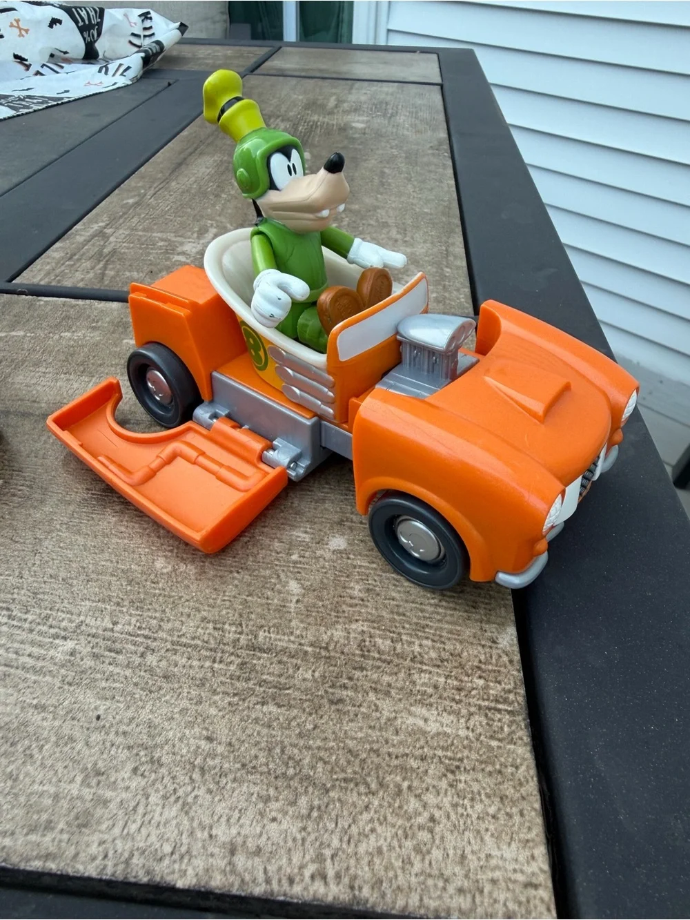 Mickeys Roadster racers 2-in1 transforming cars- set of three